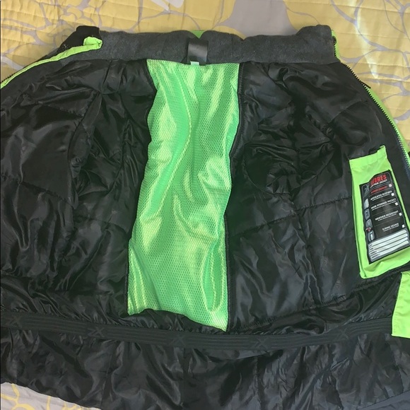 boys winter jacket - Picture 3 of 7